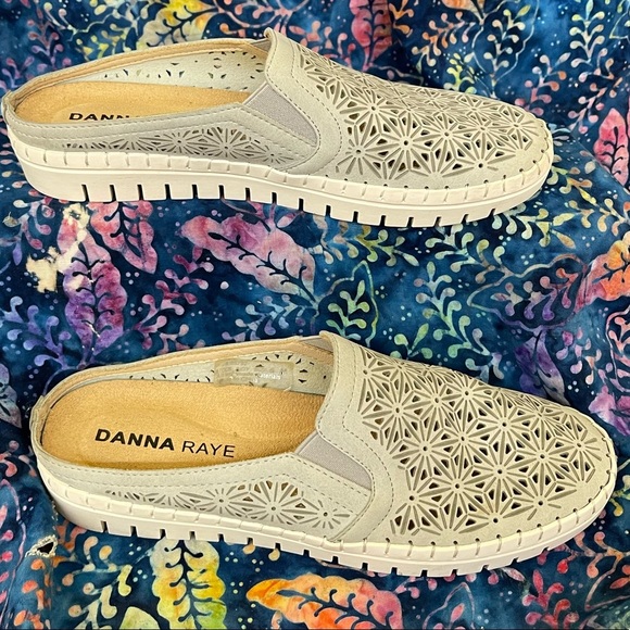 Danna Raye “Judy” cut out suede slip-ons deck shoe slide size 6 - Picture 5 of 7